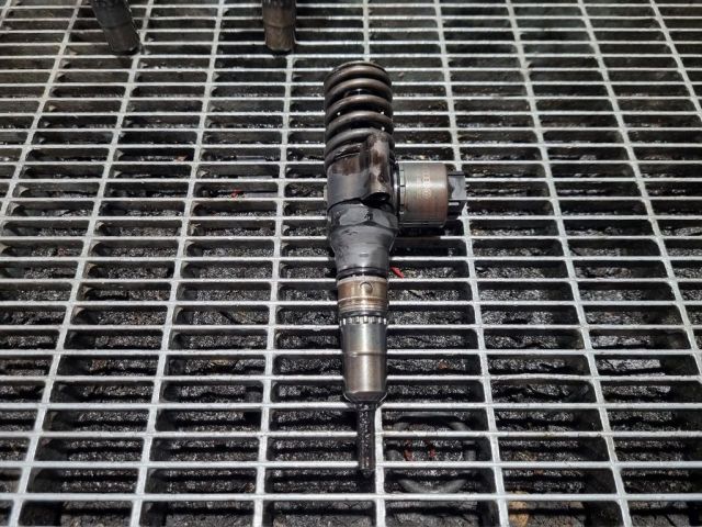 bontott MITSUBISHI OUTLANDER Porlasztó (1 db)