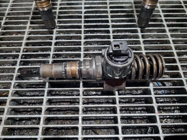 bontott MITSUBISHI OUTLANDER Porlasztó (1 db)