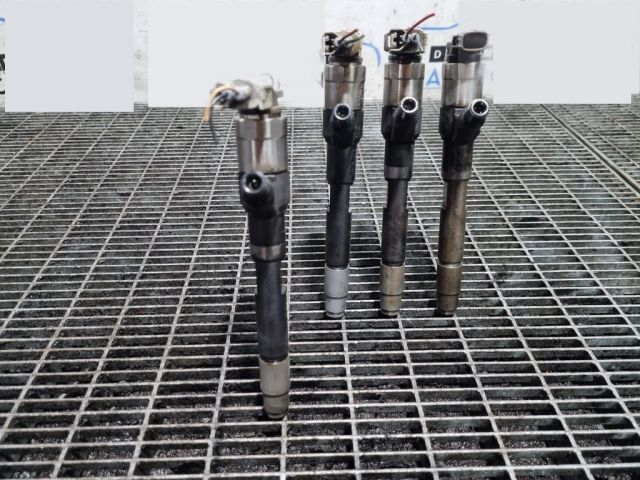 bontott MITSUBISHI OUTLANDER Porlasztó (1 db)