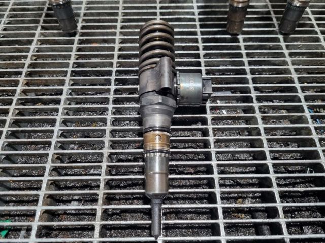 bontott MITSUBISHI OUTLANDER Porlasztó (1 db)