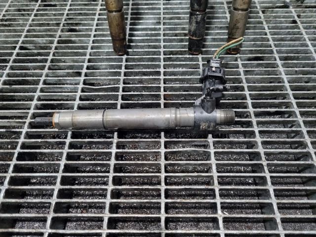 bontott MITSUBISHI OUTLANDER Porlasztó (1 db)