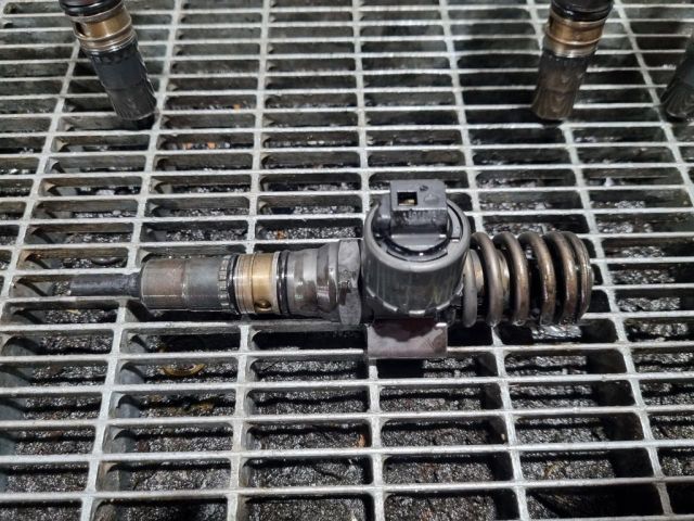 bontott MITSUBISHI OUTLANDER Porlasztó (1 db)