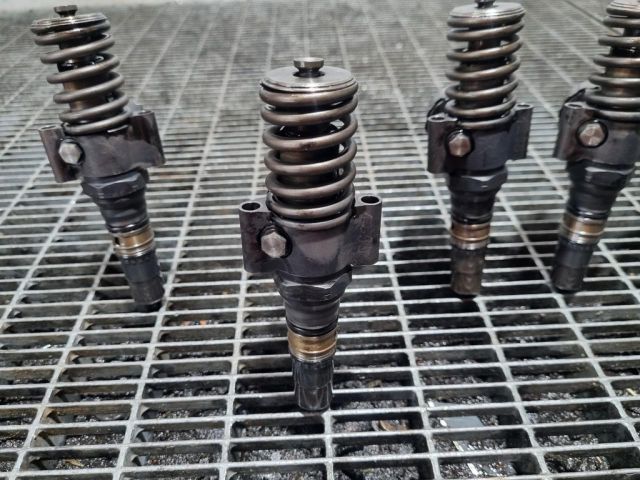 bontott MITSUBISHI OUTLANDER Porlasztó (1 db)