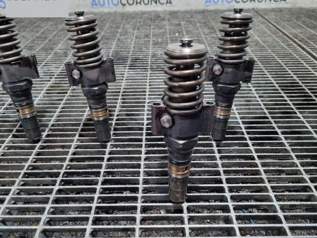 bontott MITSUBISHI OUTLANDER Porlasztó (1 db)