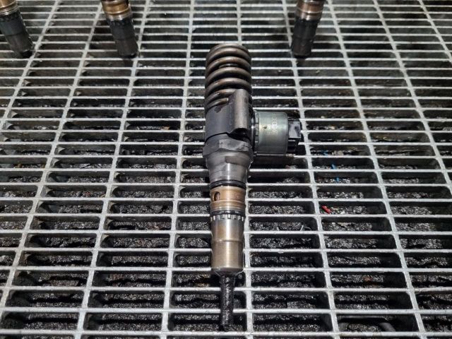 bontott MITSUBISHI OUTLANDER Porlasztó (1 db)