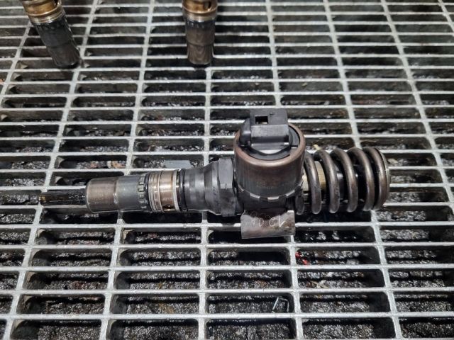 bontott MITSUBISHI OUTLANDER Porlasztó (1 db)