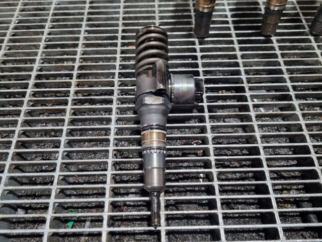 bontott MITSUBISHI OUTLANDER Porlasztó (1 db)