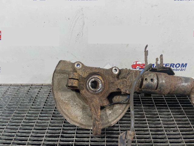 bontott MITSUBISHI OUTLANDER Jobb első Csonkállvány