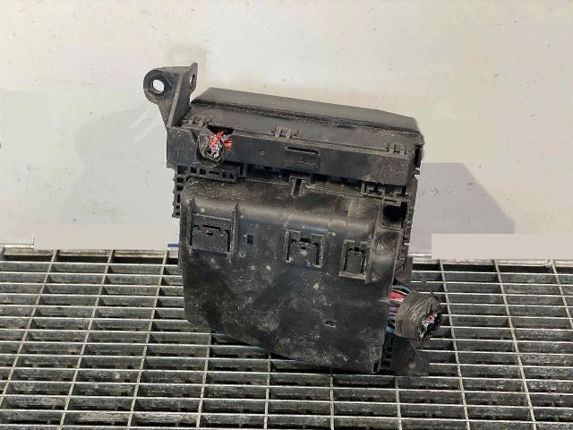 bontott MITSUBISHI OUTLANDER Biztosítéktábla Motortér