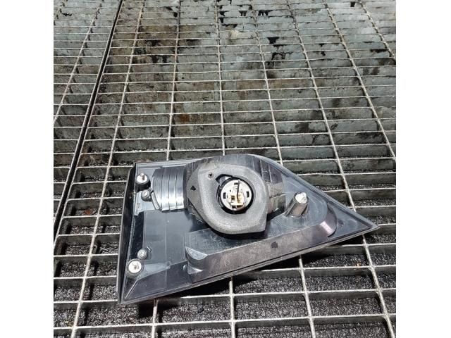 bontott MITSUBISHI OUTLANDER Bal Belső Hátsó Lámpa