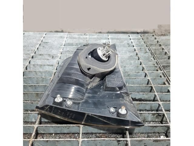 bontott MITSUBISHI OUTLANDER Bal Belső Hátsó Lámpa