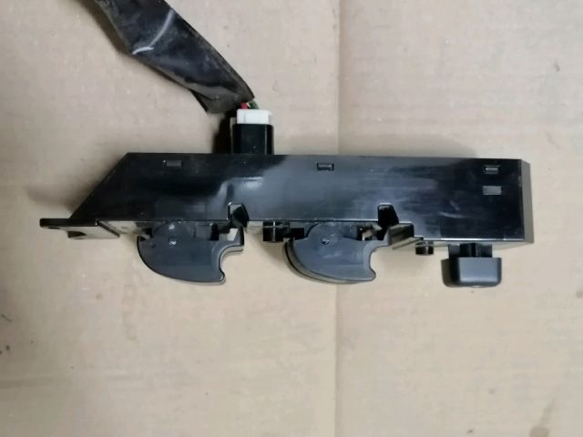 bontott MITSUBISHI OUTLANDER Bal első Ablakemelő Kapcsoló