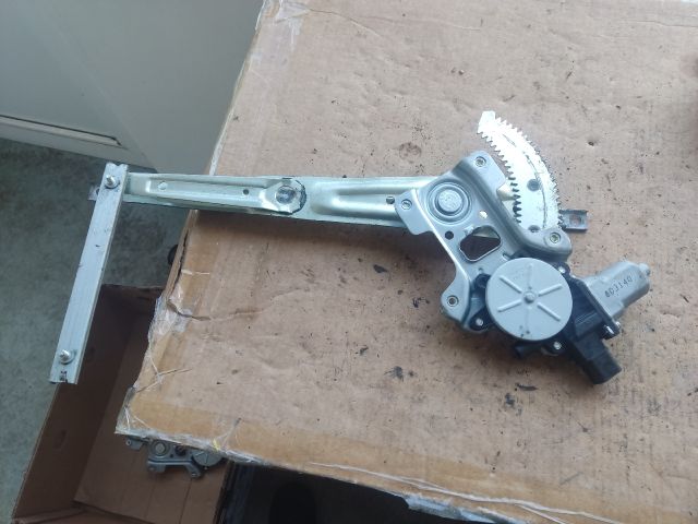 bontott MITSUBISHI OUTLANDER Bal első Ablakemelő Szerkezet (Elektromos)