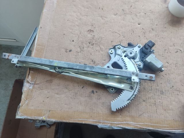 bontott MITSUBISHI OUTLANDER Bal első Ablakemelő Szerkezet (Elektromos)