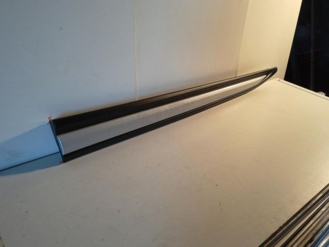 bontott MITSUBISHI OUTLANDER Bal első Ajtó Díszléc