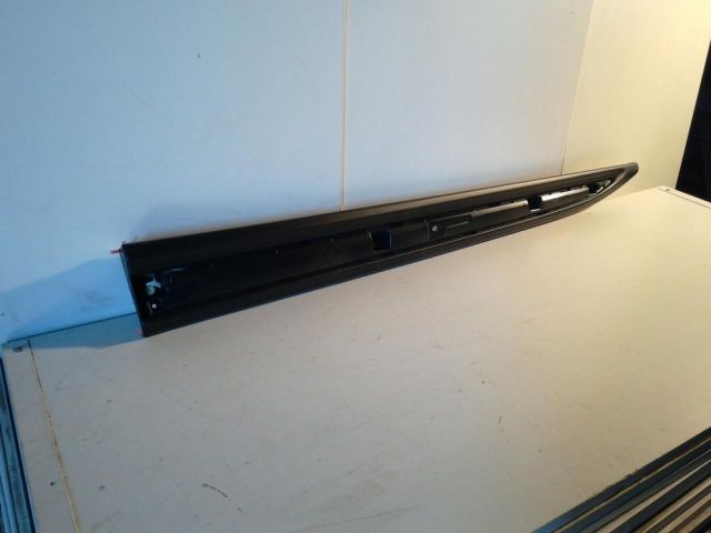 bontott MITSUBISHI OUTLANDER Bal első Ajtó Díszléc