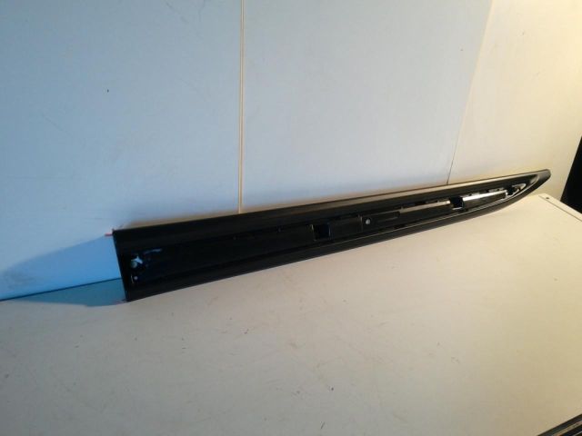 bontott MITSUBISHI OUTLANDER Bal első Ajtó Díszléc