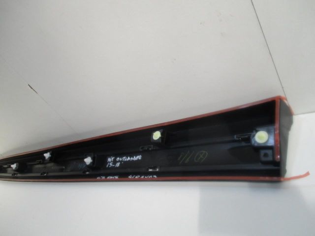 bontott MITSUBISHI OUTLANDER Bal első Ajtó Díszléc