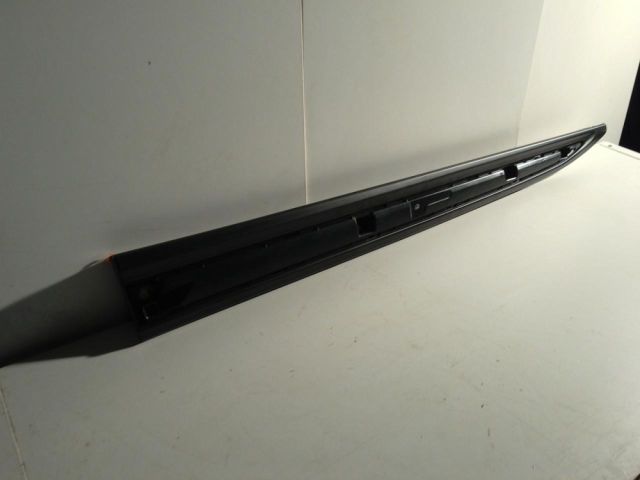 bontott MITSUBISHI OUTLANDER Bal első Ajtó Díszléc