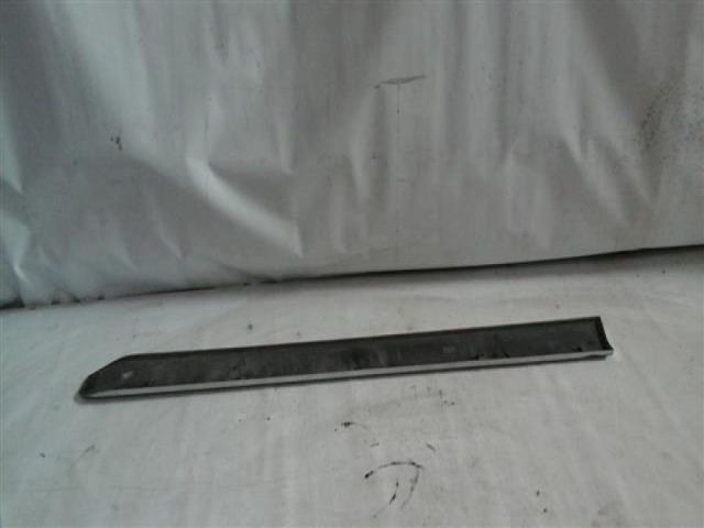 bontott MITSUBISHI OUTLANDER Bal első Ajtó Díszléc