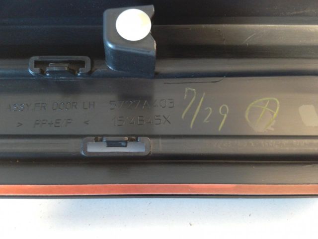 bontott MITSUBISHI OUTLANDER Bal első Ajtó Díszléc