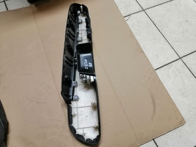 bontott MITSUBISHI OUTLANDER Bal első Ajtó Kárpit Könyöklő