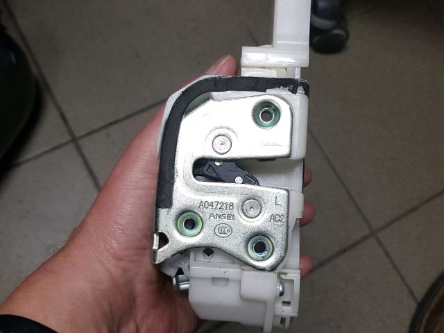 bontott MITSUBISHI OUTLANDER Bal első Ajtózár