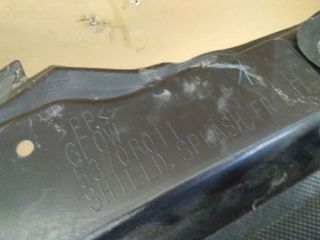 bontott MITSUBISHI OUTLANDER Bal első Dobbetét (Kerékjárati, Műanyag)