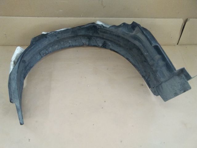 bontott MITSUBISHI OUTLANDER Bal első Dobbetét (Kerékjárati, Műanyag)