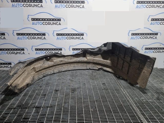 bontott MITSUBISHI OUTLANDER Bal első Dobbetét (Kerékjárati, Műanyag)