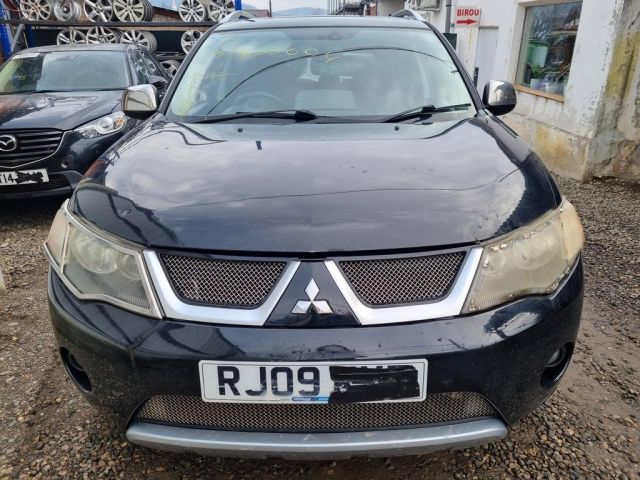 bontott MITSUBISHI OUTLANDER Bal első Dobbetét (Kerékjárati, Műanyag)