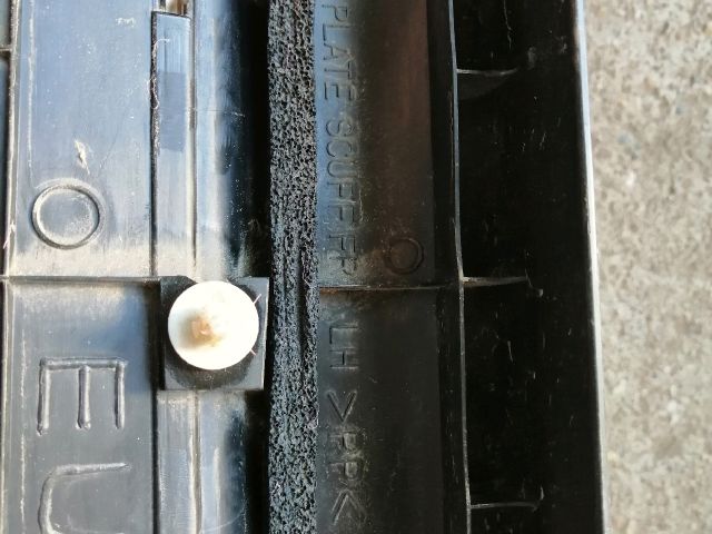 bontott MITSUBISHI OUTLANDER Bal első Küszöb Díszléc