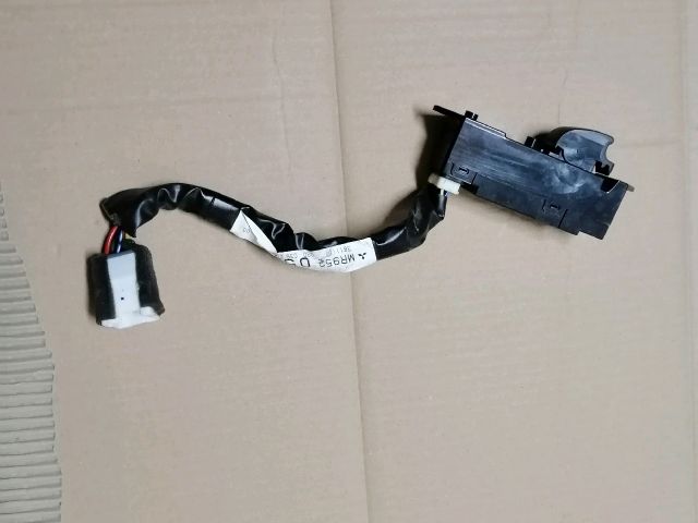 bontott MITSUBISHI OUTLANDER Bal hátsó Ablakemelő Kapcsoló