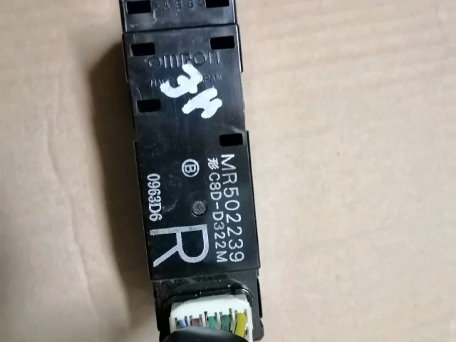 bontott MITSUBISHI OUTLANDER Bal hátsó Ablakemelő Kapcsoló