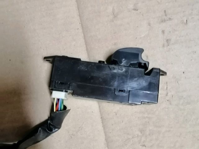 bontott MITSUBISHI OUTLANDER Bal hátsó Ablakemelő Kapcsoló