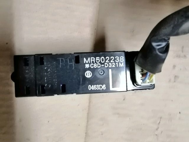 bontott MITSUBISHI OUTLANDER Bal hátsó Ablakemelő Kapcsoló