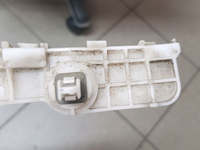 bontott MITSUBISHI OUTLANDER Bal hátsó Oldal Lökhárító Tartó (Műanyag)