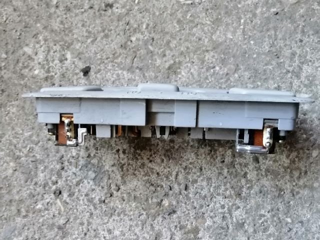 bontott MITSUBISHI OUTLANDER Beltér Világítás Első