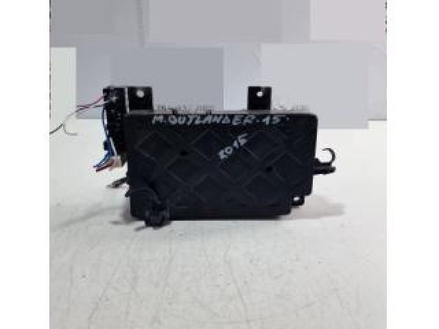 bontott MITSUBISHI OUTLANDER Biztosítéktábla Utastér