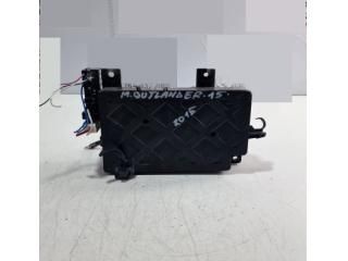 bontott MITSUBISHI OUTLANDER Biztosítéktábla Utastér