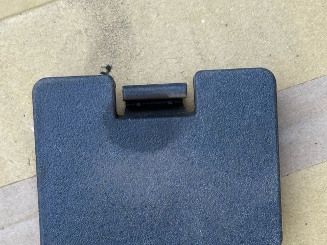 bontott MITSUBISHI OUTLANDER Csomagtérajtó Burkolat Alsó