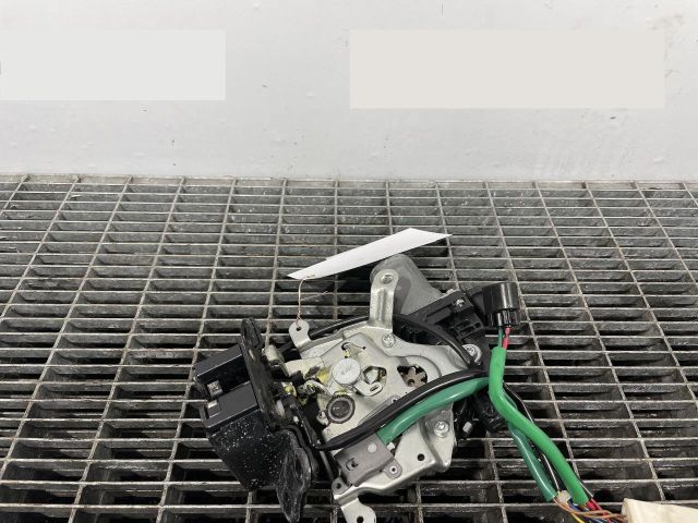 bontott MITSUBISHI OUTLANDER Csomagtérajtó Ütköző