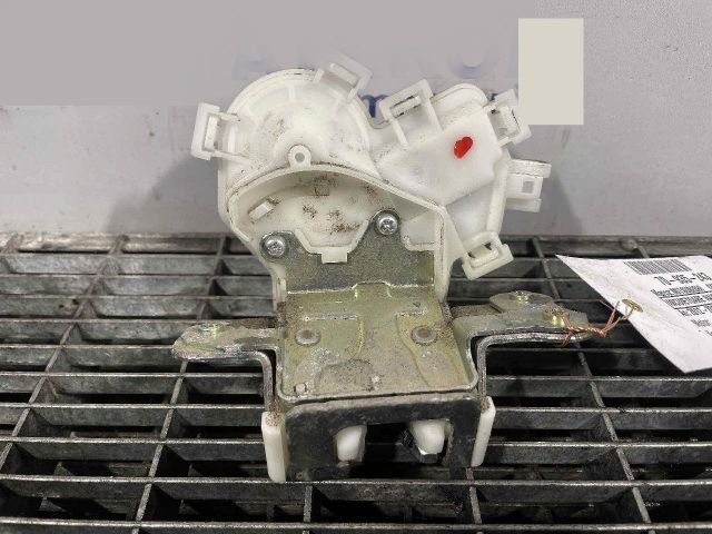 bontott MITSUBISHI OUTLANDER Csomagtérajtó Ütköző