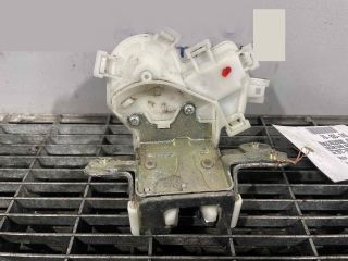 bontott MITSUBISHI OUTLANDER Csomagtérajtó Ütköző