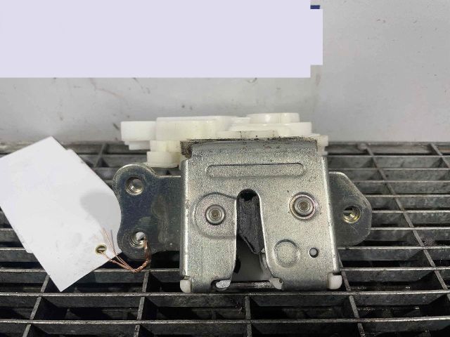 bontott MITSUBISHI OUTLANDER Csomagtérajtó Ütköző