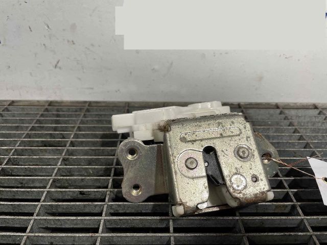 bontott MITSUBISHI OUTLANDER Csomagtérajtó Ütköző