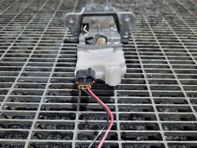 bontott MITSUBISHI OUTLANDER Csomagtérajtó Zárszerkezet