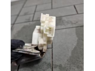 bontott MITSUBISHI OUTLANDER Csomagtérajtó Zárszerkezet