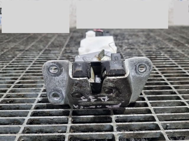 bontott MITSUBISHI OUTLANDER Csomagtérajtó Zárszerkezet