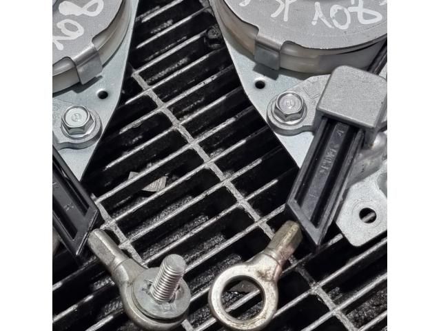 bontott MITSUBISHI OUTLANDER Csomagtérajtó Zsanér